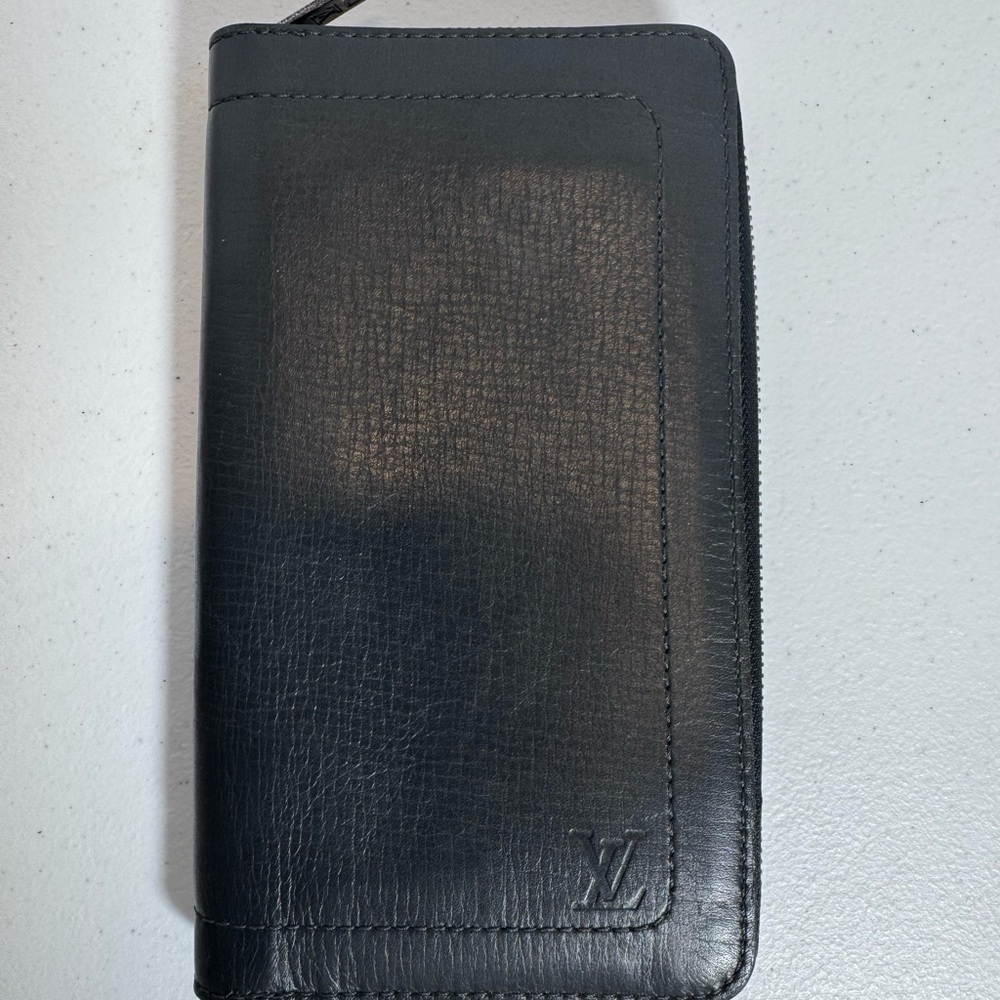 AUTHENTIC Louis Vuitton Utah Black Leather Organizer Wallet